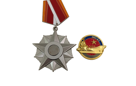 Egyedi katonai kitüntetés mágnesekkel
